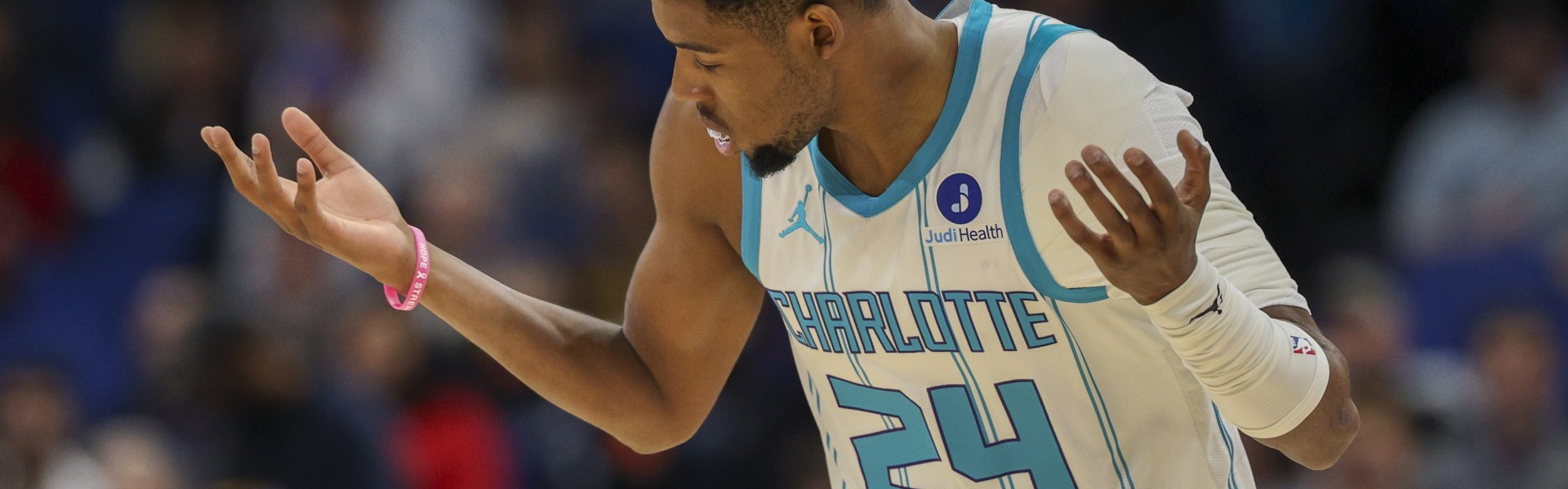 九游体育-布兰登·米勒单赛季连续44场投进三分 超“大胡子”成黄蜂队史第1