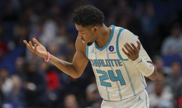 九游体育-布兰登·米勒单赛季连续44场投进三分 超“大胡子”成黄蜂队史第1