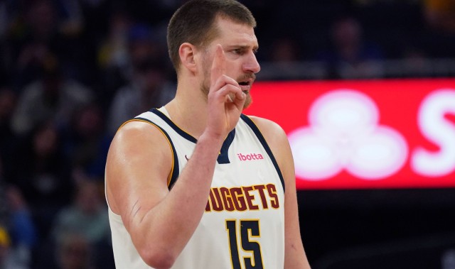 九游体育在线-朝着四双去了？约基奇首节仅休1秒 4中2拿4分6板5助3断全面数据