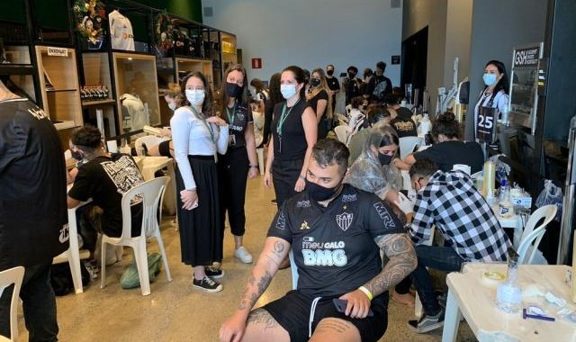 九游体育在线-瞧这福利！巴甲球队夺冠 球迷可以免费文身！